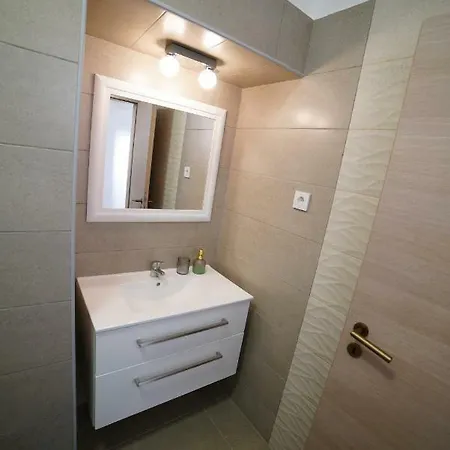 Korona Apartment *