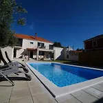 Korona Задар